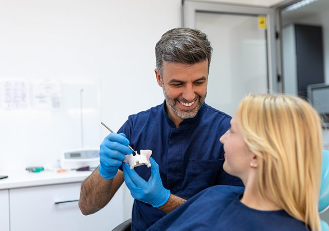Cum știi dacă ești candidatul ideal pentru implant dentar?