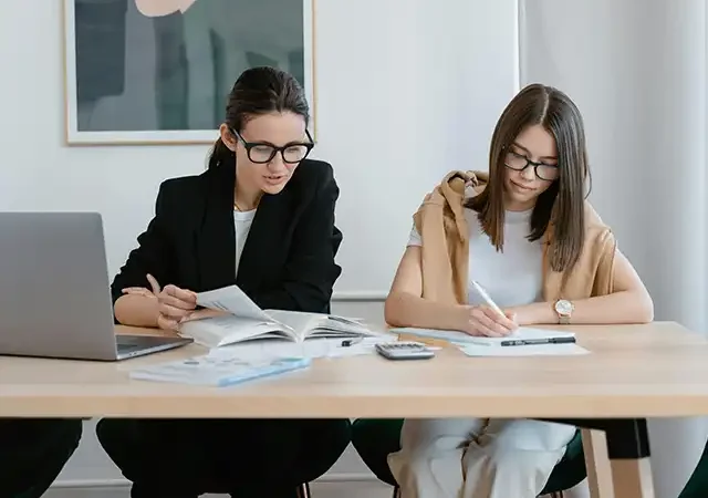 Primul pas spre jobul pe care ti-l dorești? Învață engleza business aplicat și în ritmul tău