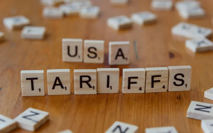 Trump Impune Noi Tarife Europei până când Statele Unite Cumpără Groenlanda