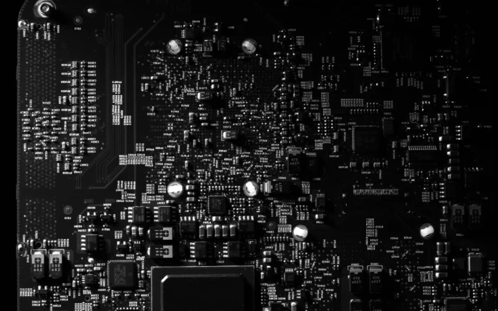 Criza cipurilor de memorie lovește industria tech: Cererea de SSD-uri și HDD-uri explodează din cauza AI