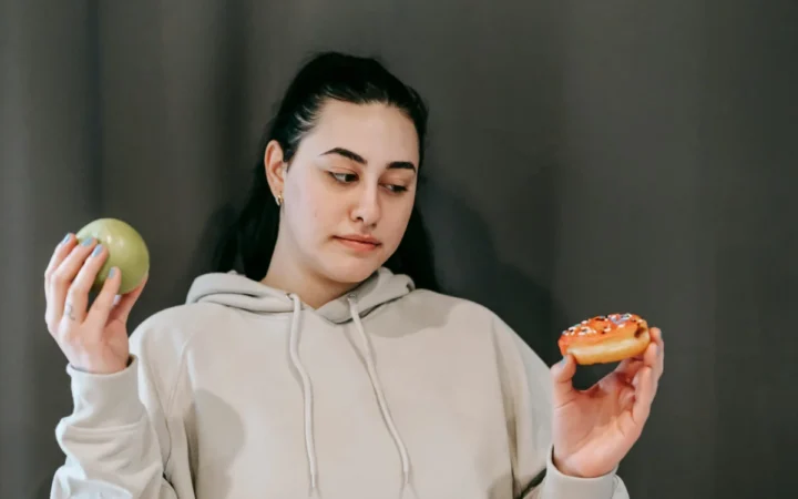 Cum și De Ce Îi Pune Dumnezeu Limite Diavolului: Lecția din Povestea lui Iov