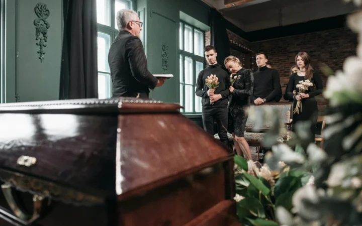 Comunitatea Școlii „Dacia” își ia rămas-bun de la profesoara Simina Diana, apreciată dascălă de limba română, decedată la 43 de ani