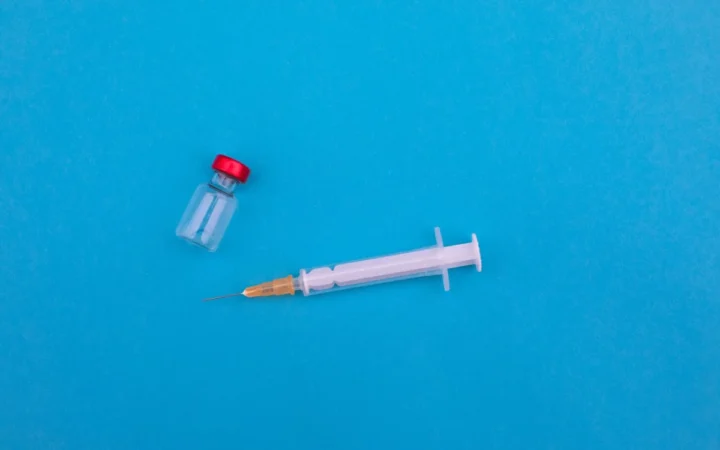 Povestea Rebeccăi: Mama care s-a opus vaccinurilor după reacția gravă suferită de fiul ei