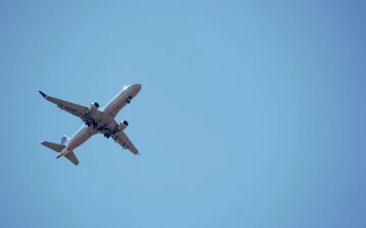 De ce nu poate Nicușor Dan zbura în SUA cu avionul militar Spartan: explicațiile experților