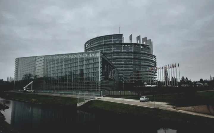 Europa sfidează din nou limitele: decizia care zguduie valorile tradiționale