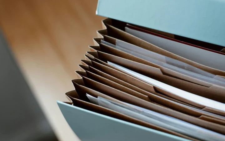 Dosarele Epstein Dezvăluie Obsesia Elitelor pentru Anticrist și Noua Ordine Mondială