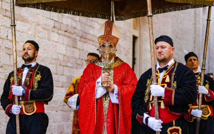 Lacrimile Aspaziei: Misiunea Neîmplinită a Ierarhului și Promisiunea Canonizării