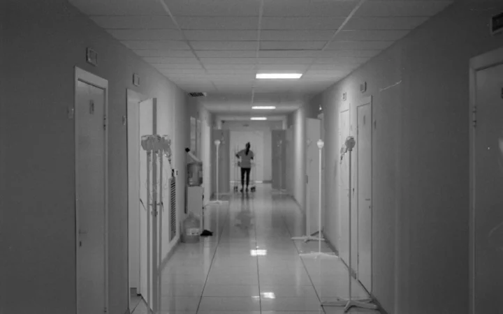O femeie din Canada, cu dureri de spate, șocată după ce medicul îi sugerează eutanasierea