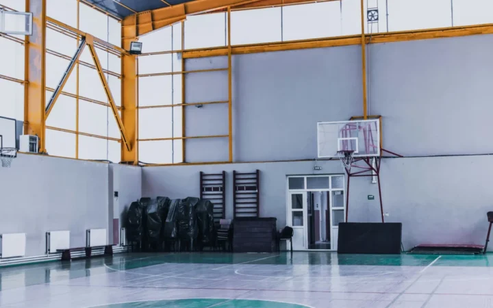 Elev de 14 Ani a Decedat la Ora de Sport într-o Școală din Botoșani, sub Ochii Colegilor
