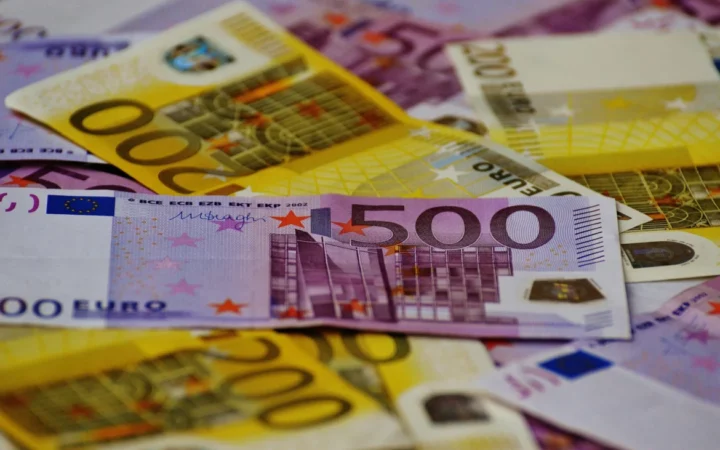 România accesează miliarde de euro prin Programul SAFE, dar riscă să piardă autonomia în achizițiile strategice