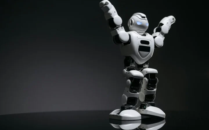 Roboții Umanoizi Au Câștigat Semimaratonul din Beijing, Întrecând Oamenii pentru Prima Dată