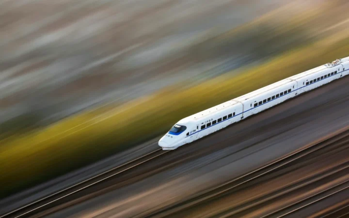 Guvernul Bolojan pierde milioane din PNRR după trei licitații eșuate pentru trenurile de care România are nevoie