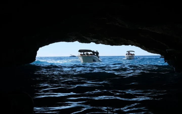 Descoperire Șocantă în Grecia: Dronă Navală Ucraineană, Identificată în Ape Teritoriale!