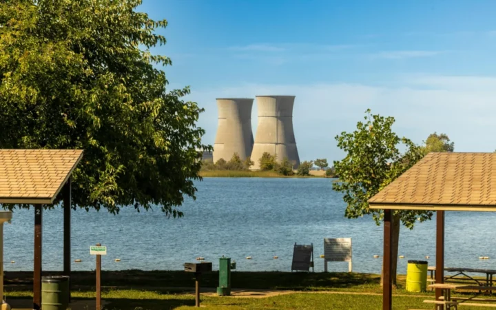 Mini-reactoarele nucleare de la Doicești: proiect energetic disputat între partidele românești și parteneriatul cu SUA