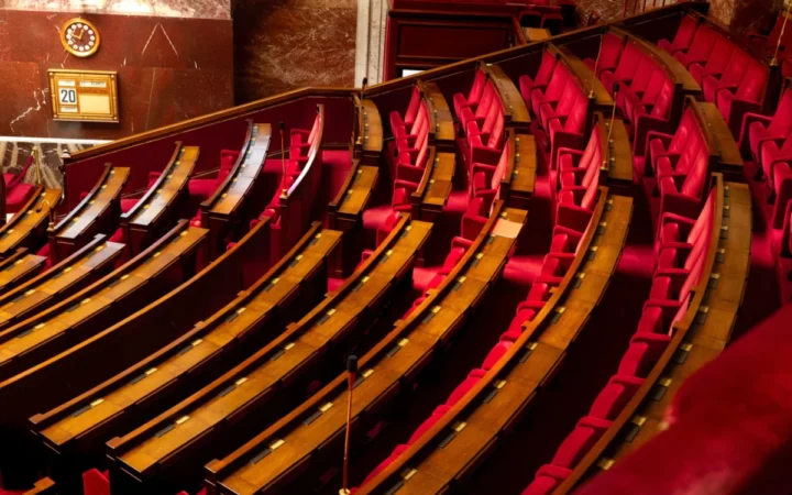 Moțiunea de Cenzură: Cum Parlamentul Poate Demite Întregul Guvern dintr-un Singur Vot