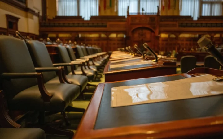 Parlamentul Decide Soarta Guvernului Tomac: Dan Dungaciu Atrage Atenția Asupra Responsabilității Cotroceniului