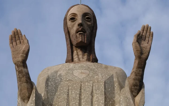 Papa Leon al XIV-lea a sfințit Turnul Iisus Hristos, cel mai înalt turn al Sagrada Familia din Barcelona