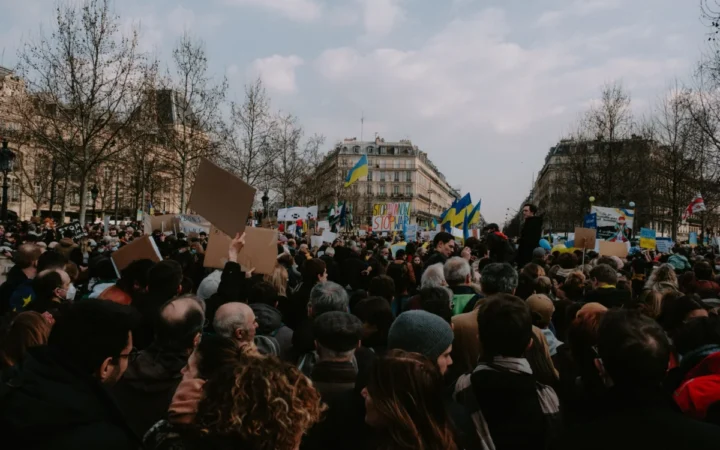 Declic solicită CNA măsuri urgente pentru eliminarea discursului de ură, fascismului și negării Holocaustului din media