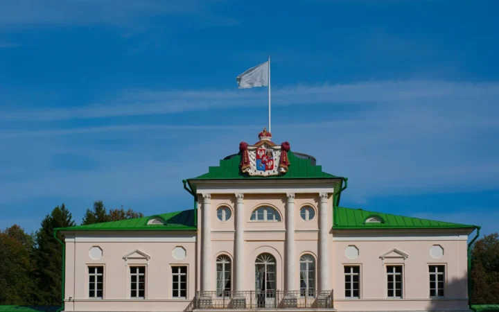 Mii de Români din Danemarca și Elveția Fără Acces la Servicii Consulare din Cauza Suspendării Activității Ambasadei