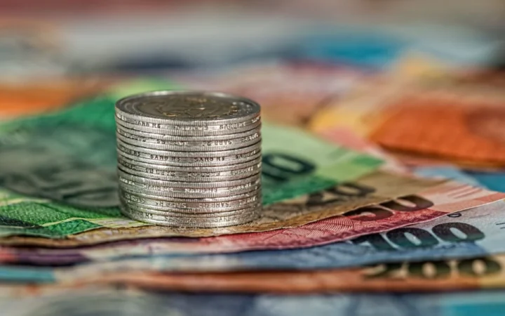 AUR blochează proiectul PNL care permitea vânzarea averii statului pentru a plăti despăgubiri către Pfizer
