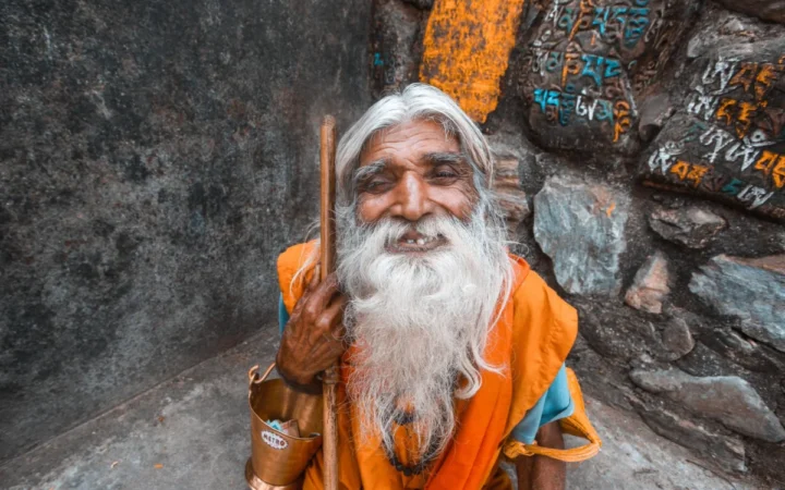 Guru Sadhguru, Vedeta Surpriză la Untold: Coincidență Sau Strategie Spirituală?