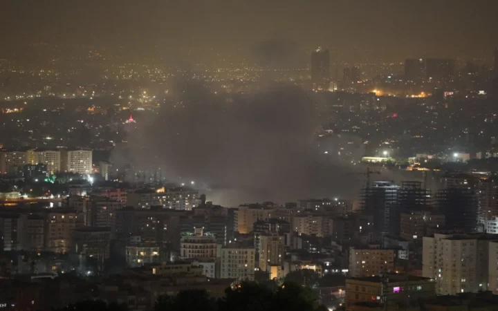 Cinci israelieni surprinși dansând și filmând căderea Turnurilor Gemene, identificați ca agenți Mossad