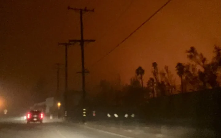 Exodul din California: incendii devastatoare, criză financiară și leadership contestat