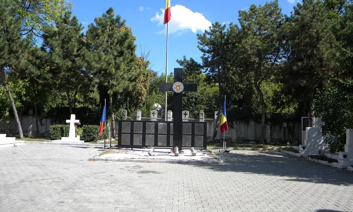 Doar șase români au îngrijit jumătate din Cimitirul Eroilor Martiri; apel la solidaritate în București