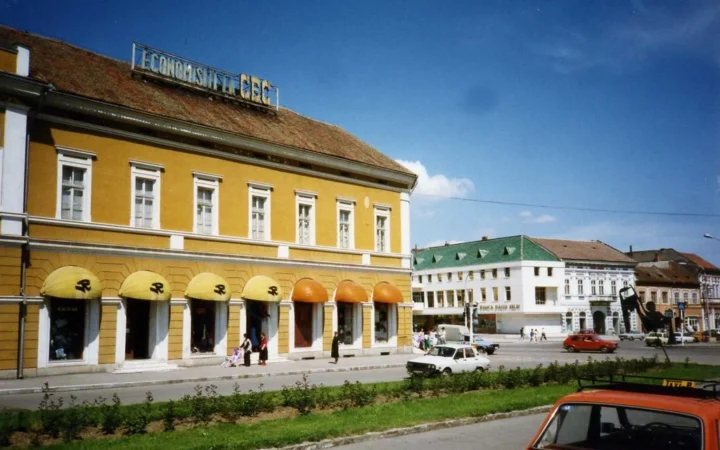 Elevii de la Colegiul „Mihai Viteazul” Sfântu Gheorghe învață al șaselea an în containere