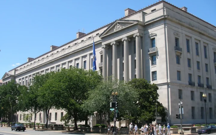 Ordinul executiv al lui Trump privind vaccinurile redeschide disputa națională: ce urmează pentru familii și state