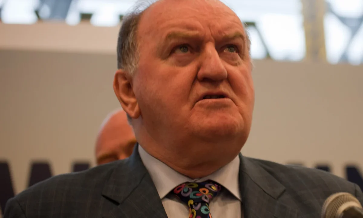 Televiziunea rămâne principala sursă de informare pentru români, în ciuda noilor media