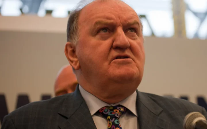 Televiziunea rămâne principala sursă de informare pentru români, în ciuda noilor media