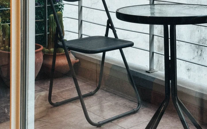 Gresie pe balcon: închis sau deschis, ce alegi